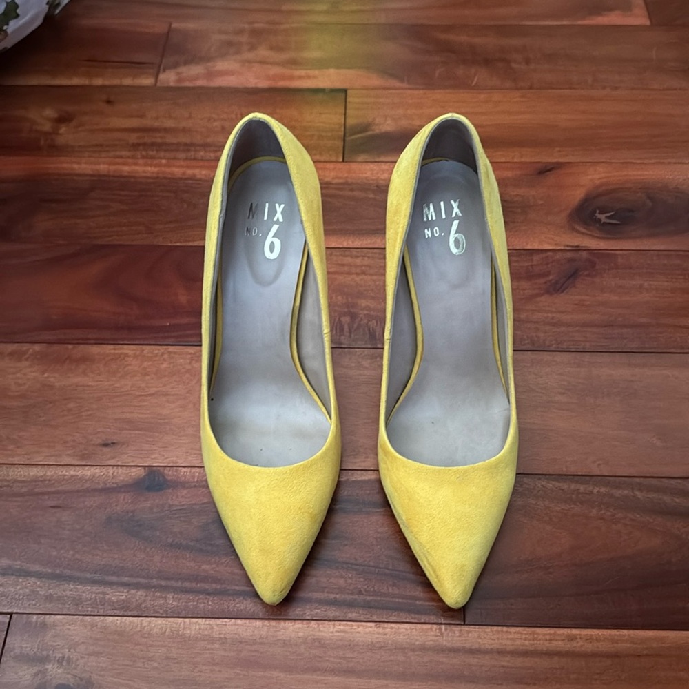 Mix no. 6 Yellow Heels Size 9
